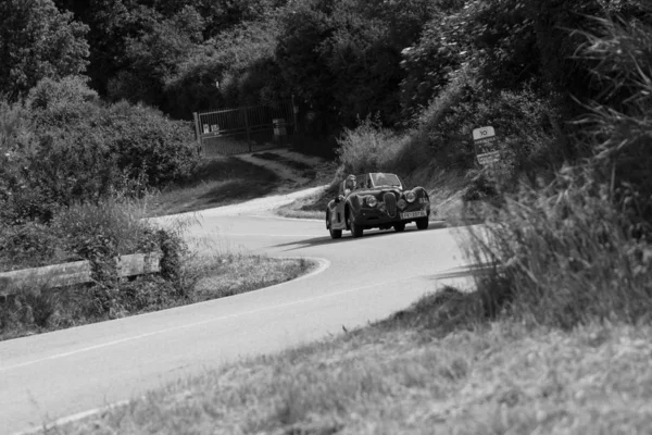 Pesaro Colle San Bartolo, İtalya - Mayıs 17-2018: Zagato Fiat 8v 1952'eski bir yarış araba ralli Mille Miglia 2018 ünlü İtalyan tarihi Formula (1927-1957)