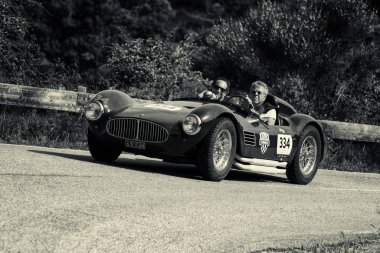 Pesaro Colle San Bartolo, İtalya - Mayıs 17-2018: Maserati A6gcs Fiandri 1954 tarihinde eski bir yarış araba ralli Mille Miglia 2018 ünlü İtalyan tarihi Formula (1927-1957)