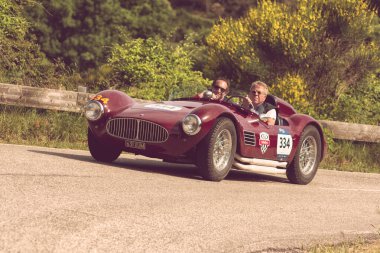 Pesaro Colle San Bartolo, İtalya - Mayıs 17-2018: Maserati A6gcs Fiandri 1954 tarihinde eski bir yarış araba ralli Mille Miglia 2018 ünlü İtalyan tarihi Formula (1927-1957)