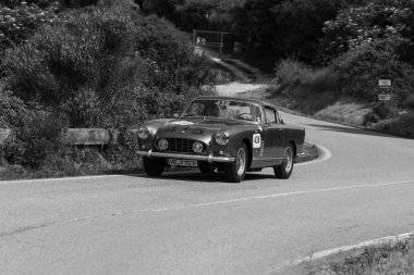Pesaro Colle San Bartolo, İtalya - 17 Mayıs 2018: Ferrari 250 Gt Boano 1956 Mille Miglia 2018 rallisinde eski bir yarış arabası üzerinde ünlü İtalyan tarihi yarışı (1927-1957))