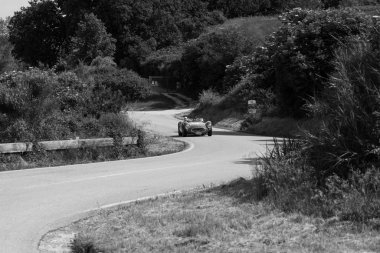 Pesaro Colle San Bartolo, İtalya - 17 Mayıs - 2018: Maserati A6gcs / 53 Fantuzzi 1954 Mille Miglia 2018 rallisinde eski yarış arabası ünlü İtalyan tarihi yarışı (1927-1957))