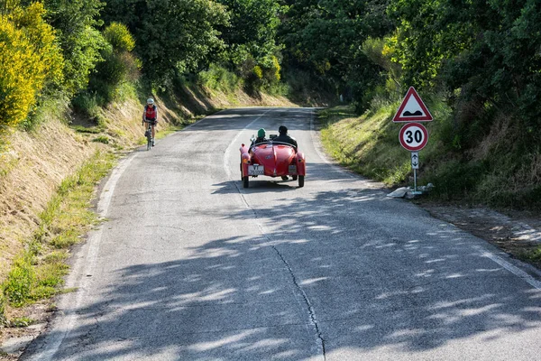 ペサロ バルトロ イタリア 2018年5月17日 Bフィアット508 Sバリラ スポーツ コッパ オーロ1933年ラリーで古いレースカーでミッレミリア2018年有名なイタリアの歴史的なレース 1927年 — ストック写真