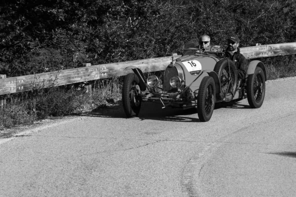 佩萨罗 Colle 巴托罗 意大利 2018年5月17日 布加迪 1925 在一辆老赛车在拉力赛 Miglia 2018 — 图库照片