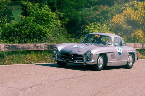 Pesaro Colle San Bartolo ตาล พฤษภาคม 2018 Mercedes Benz 300 — ภาพถ่ายสต็อก