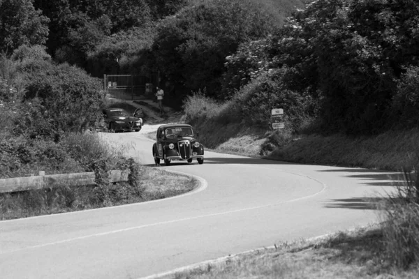 Pesaro Colle San Bartolo Italy 2018 Lancia Ardea 1952 Старом — стоковое фото