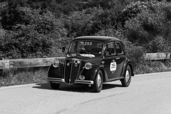 Pesaro Colle San Bartolo ตาล พฤษภาคม 2018 Lancia Ardea 1952 — ภาพถ่ายสต็อก
