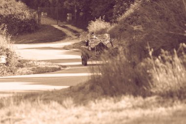 Pesaro Colle San Bartolo, İtalya - Mayıs 17-2018: Alfa Romeo 6c 1750 Super Sport Zagato 1929 tarihinde eski bir yarış araba ralli Mille Miglia 2018 ünlü İtalyan tarihi Formula (1927-1957)