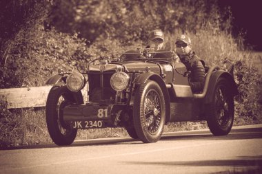 PESARO SAN BARTOLO, İtalya - 17 Mayıs 2018: MG C TYPE 1932 Miting Mille Miglia 2018 eski bir yarış arabası üzerinde ünlü İtalyan tarihi yarışı (1927-1957))
