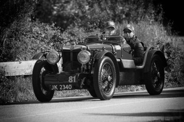 PESARO SAN BARTOLO, İtalya - 17 Mayıs 2018: MG C TYPE 1932 Miting Mille Miglia 2018 eski bir yarış arabası üzerinde ünlü İtalyan tarihi yarışı (1927-1957))