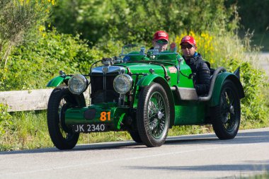 PESARO SAN BARTOLO, İtalya - 17 Mayıs 2018: MG C TYPE 1932 Miting Mille Miglia 2018 eski bir yarış arabası üzerinde ünlü İtalyan tarihi yarışı (1927-1957))