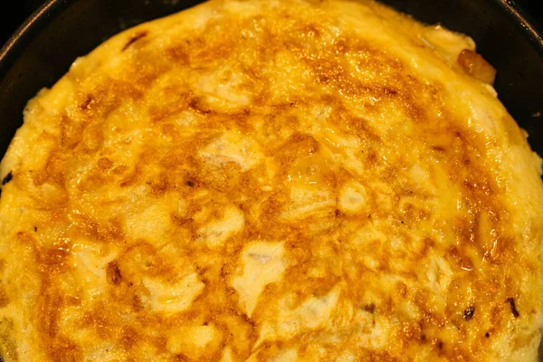 Smaczna Hiszpańska Tortilla Patelni Szczegóły Omletu Jajkami Ziemniakami Cebulą — Zdjęcie stockowe