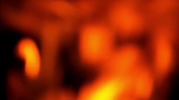 Karanlıkta Yanan Turuncu Ateşin Güçlü Bulanık Dokusu Parlak Odaksız Ateş — Stok video