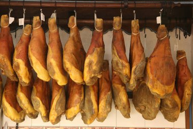 Serrano jambonlu duvar (İspanyol jambonu).
