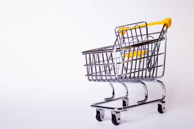 Alışveriş arabası konsepti, alışveriş ve satış, perakende ve dükkanlar.