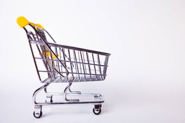 Alışveriş arabası konsepti, alışveriş ve satış, perakende ve dükkanlar.