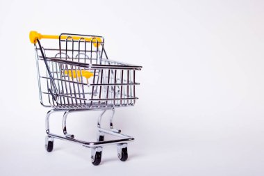 Alışveriş arabası konsepti, alışveriş ve satış, perakende ve dükkanlar.