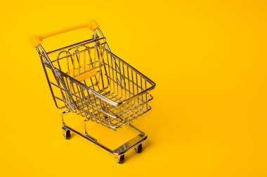 Alışveriş arabası konsepti, alışveriş ve satış, perakende ve dükkanlar.