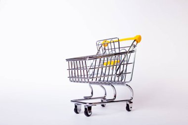 Alışveriş arabası konsepti, alışveriş ve satış, perakende ve dükkanlar.