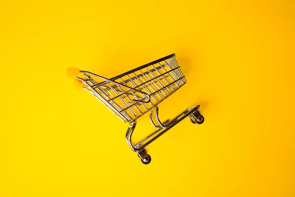 Conceito de carrinho de compras de compras e vendas, varejo e lojas. — Fotografia de Stock