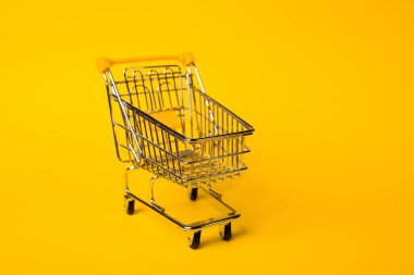 Alışveriş arabası konsepti, alışveriş ve satış, perakende ve dükkanlar.