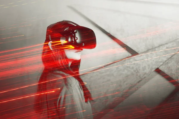 Menina jogando jogos VR, conceito de tecnologia moderna, efeito de dupla exposição . — Fotografia de Stock