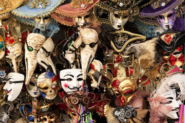 Venedik 'te bir mağazada karnaval maskesi