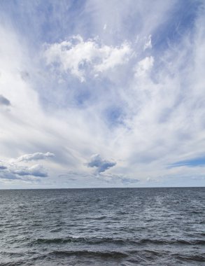 Doğa manzarası çok güzel. Bulutlu gökyüzü