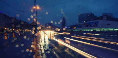 Gece trafik ışıkları, soyut bulanık arkaplan 