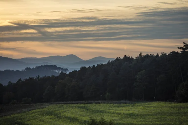 Hermoso Atardecer Sobre Montañas Naturaleza Puesta Del Sol Fondo — Foto de Stock