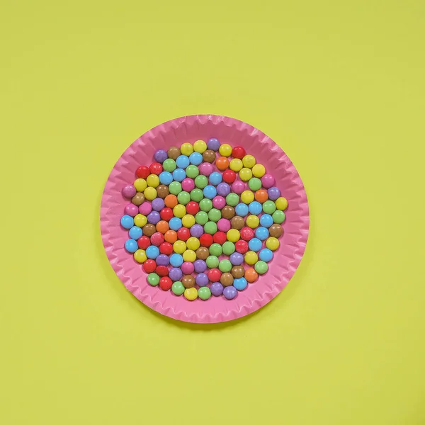 Coloridos Smarties Placa Rosa — Foto de Stock