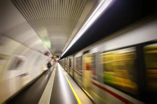 Plataforma Paso Tren Metro Rápido —  Fotos de Stock