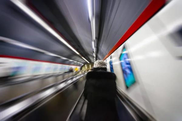 Borrão Movimento Escada Rolante Estação Metrô — Fotografia de Stock