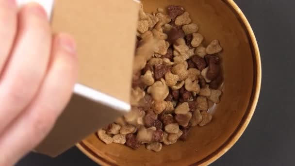 Cereal balls with milk in bowl. — Stock Video