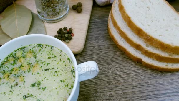 Soup decorated with fresh vegetables and bread. — Stock Video