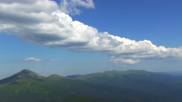 Lapso Tiempo Del Hermoso Paisaje Verano Las Montañas Con Nubes — Vídeo de stock