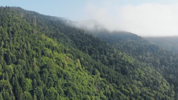 Vôo Drone Sobre Belas Montanhas Entre Nuvens — Vídeo de Stock