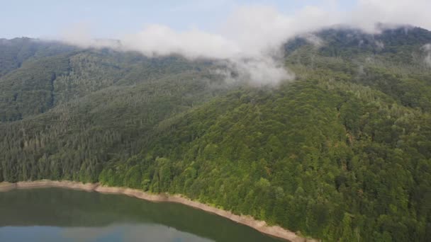 Bahía Mar Rodeada Verdes Montañas Vídeo Filmado Con Dron También — Vídeos de Stock