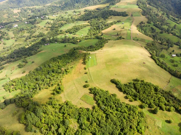 Аэрофотосъемка горной местности . — стоковое фото