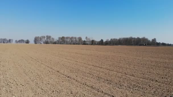 Luftaufnahmen Eines Landwirtschaftlichen Feldes Zeitigen Frühjahr — Stockvideo