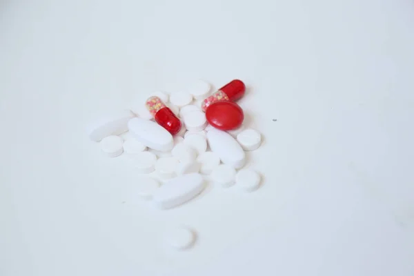 他汀类药物，片，成药片剂、 β 阻滞剂 — 图库照片