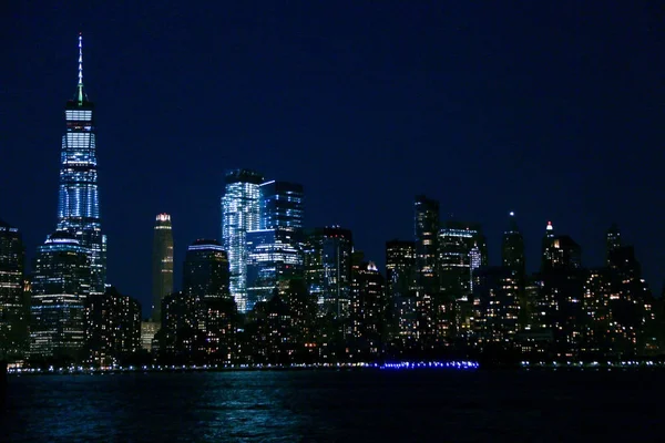 Liberty Park. Les lumières du manhetten. Baie d'Hudson. Nuit New York — Photo