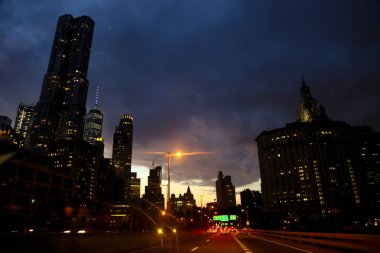 Gece New York. Manhattan ışıklar. Uykusuz şehir.