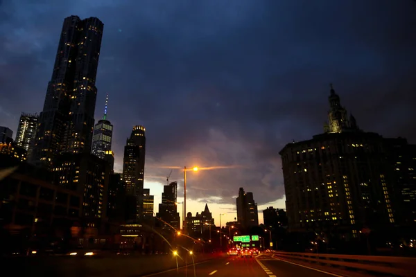 Natt NewYork. Manhattan lampor. Sömnlösa city. — Stockfoto