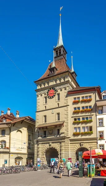 Torre del reloj en las calles de Berna — Foto de Stock