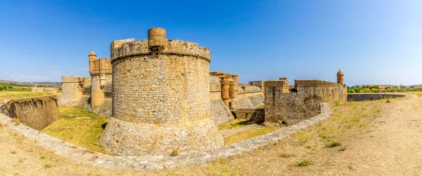 Vista panoramica sul castello di Salses le Chateau in Francia — Foto Stock