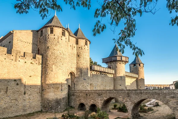 O Chateau Comtal de XII.Century e muralhas internas em Carcassonne Cidade Velha — Fotografia de Stock