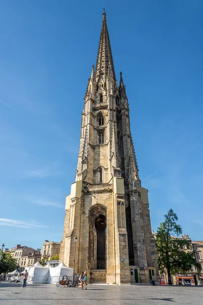 Dzwon wieża Bazyliki Świętego Michała w Bordeaux - Francja — Zdjęcie stockowe