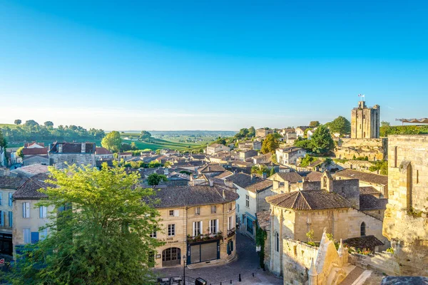 Ochtend uitzicht op de Saint-Emilion - Frankrijk — Stockfoto