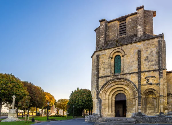 Church with cloister in Saint Emilion - France — Stock Photo, Image