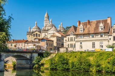 Saint açık katedral Isle nehirde Perigeux'taki ile göster